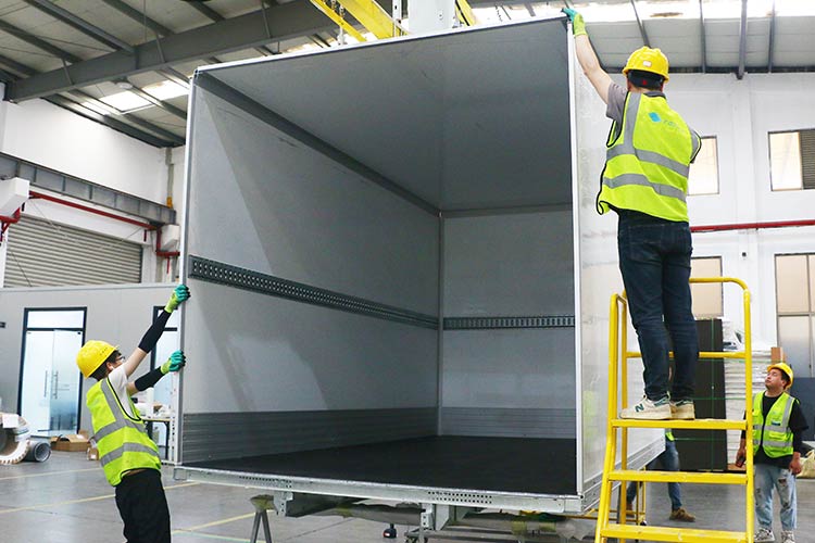 Dry Freight Truck Body Manufacturers